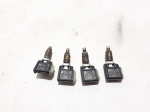 BMW X5 G05 (2018–2026) Reifendrucksensor 6887140 - 3