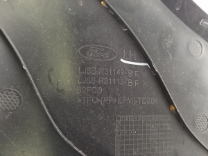 Ford Mustang Mach-E Mach-E (2020–2026) Aizmugurējā statņa iekšējā apdare LJ8BR31149BFW - 2