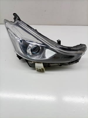 TOYOTA Prius W50 (2015–2020) Esituli KOITO4768 - 5
