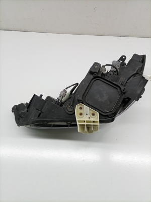 TOYOTA Prius W50 (2015–2020) Esituli KOITO4768 - 9