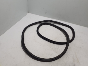 Rear side door seal on the door - 9465543
