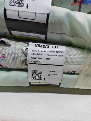 VOLVO V90 (2016–2026) Dashboard and its parts 31688125 - 6