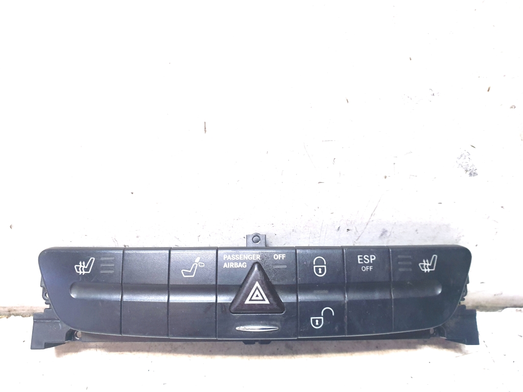 Mercedes Benz E-Class W211 (2002–2009) Avārijas signāla slēdzis A2118210558 Mercedes Benz E-Class W211 (2002–2009) Avārijas signāla slēdzis A2118210558