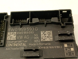 AUDI A4 B9 (2015–2026) Esiukse juhtplokk 8w0959593g - 2