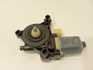 AUDI A4 B9 (2015–2026) Esiukse aknatõstuki mootor 8w0959802 - 3