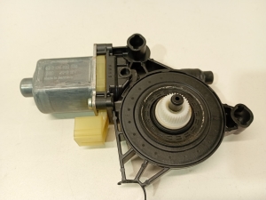 AUDI A4 B9 (2015–2026) Rear side door window regulator motor 8w0959812 - 4