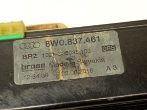 AUDI A4 B9 (2015–2026) Esiukse aknatõstuk 8w0837461 - 3