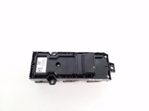 TOYOTA RAV 4 A5 (2019–2026) Priekšējo durvju stikla slēdzis 8404042080 - 2