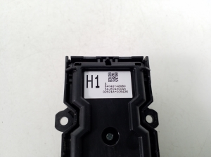 TOYOTA RAV 4 A5 (2019–2026) Priekšējo durvju stikla slēdzis 8404042080 - 3