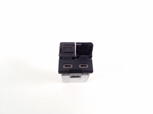 TOYOTA RAV 4 A5 (2019–2026) USB-pesa 8553260020 - 3