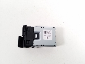 TOYOTA RAV 4 A5 (2019–2026) USB-pesa 8553260020 - 2