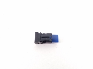 TOYOTA RAV 4 A5 (2019–2026) Trunk opening switch 8496642010 - 2