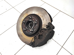 Front wheel hub