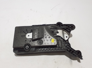 Skoda Kodiaq (2017–2026) Batteriehalter 5QF915331 - 4