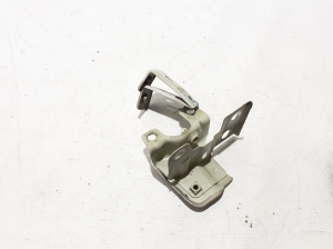 Front fender bracket - 565823402