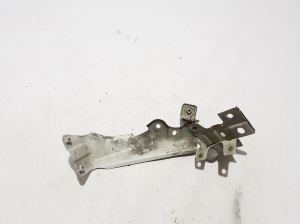 Front fender bracket - 565821141