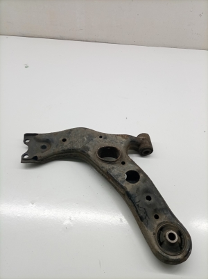 TOYOTA RAV 4 A4 (2012–2018) Eesmine õõtshoob 4806842060 - 2