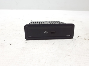 USB-Anschluss - A1678202103