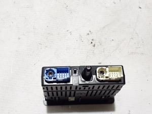 Mercedes Benz GLE-Class 167 (2019–2026) USB-pesa A1678202103 - 2
