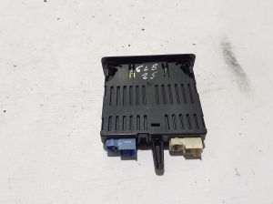 Mercedes Benz GLE-Class 167 (2019–2026) USB-pesa A1678202103 - 3
