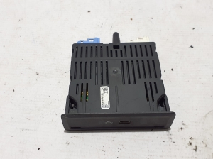 Mercedes Benz GLE-Class 167 (2019–2026) USB-pesa A1678202103 - 5
