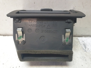 Opel Zafira B (2005–2014) Dashboard air vent grilles 13144398L2 - 3