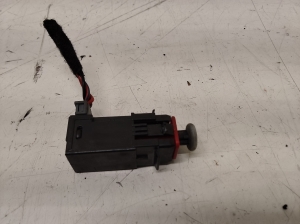 Opel Astra H (2004–2010) Bremslichtschalter 55701395 - 2