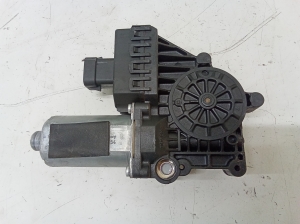 Opel Astra H (2004–2010) Esiukse aknatõstuki mootor 13101478 - 4