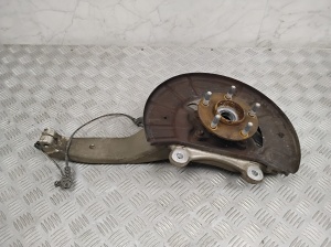   Front wheel hub  - DEM02211 