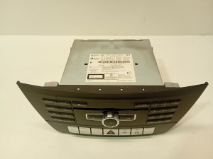 Mercedes Benz C-Class 204 (2007–2014) Autoraadio a2049003311 - 3