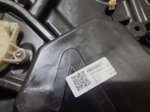Mercedes Benz GLE-Class 167 (2019–2026) Priekšējo durvju logu pacēlājs A1677208500 - 2