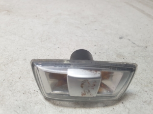 Front fender turn signal - 13131298
