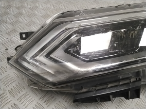 NISSAN Qashqai (2013–2021) Scheinwerfer vorne 10019011 - 10