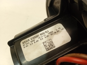 Mercedes Benz C-Class 204 (2007–2014) Salongi puhuri mootor V7825001 - 3