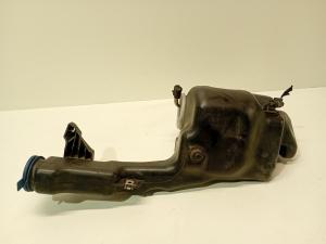 Mercedes Benz C-Class 204 (2007–2014) Front washer fluid reservoir A2048601860 - 4