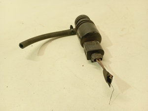 Mercedes Benz C-Class 204 (2007–2014) Front windshield washer pump 2218690121 - 3