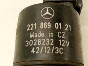 Mercedes Benz C-Class 204 (2007–2014) Front windshield washer pump 2218690121 - 4