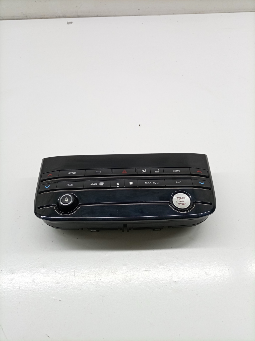 Jaguar XE (2015–2026) Heater control panel GX7318C858GF Jaguar XE (2015–2026) Heater control panel GX7318C858GF
