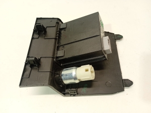 Mazda 3 (2013–2018) AUX socket bhp1669u0 - 4