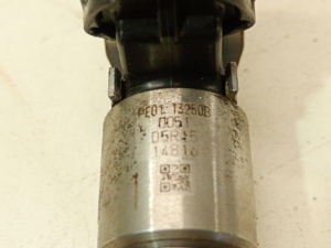 Mazda 3 (2013–2018) Fuel injector pe0113250b - 3
