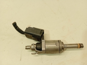   Fuel injector  - pe0113250b 
