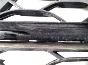 Mercedes Benz S-Class 223 (2020–2026) Priekšējā bampera apakšējā reste A2238851801 - 3