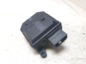 Opel Zafira B (2005–2014) Salongi soojenduse klapi mootor 309370600 - 3