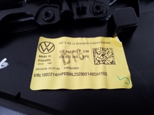 Volkswagen Passat B9 (2023–2026) Tagumise küljeukse polster 3J0867211F - 2