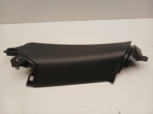   Interior trim of the rear strut  - 95B867288 