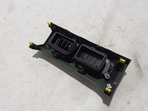 Dacia Spring (2021–2026) Armatuurlaua ventilatsioonivõred 687504850R - 2