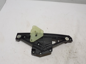 Rear side door window regulator - 827219276R