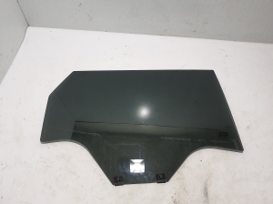 Rear side door glass - 823003592R