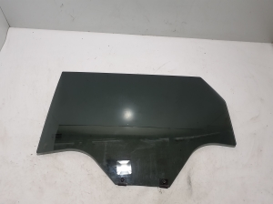   Tagumise külgukse klaas  - 823010993R 