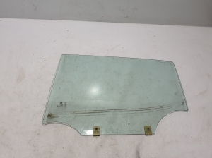   Aizmugurējo sānu durvju stikls  - 823017342R 